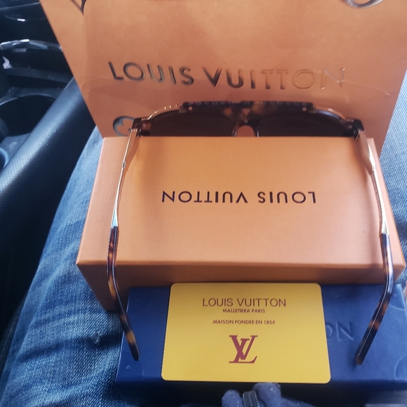 Leopard print Louis Vuitton Aviator Glasses (Unisex) - Picture 4 of 4